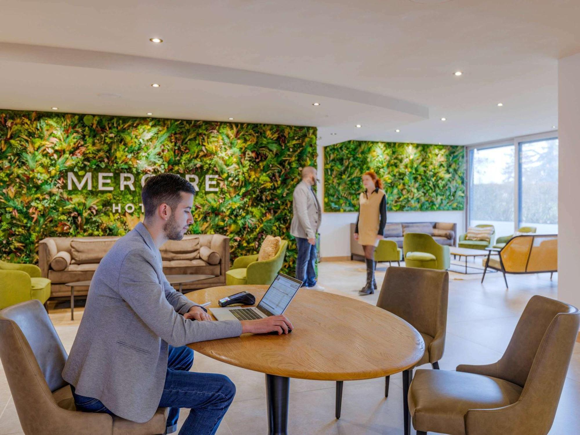 Mercure Lyon Est Villefontaine Bagian luar foto